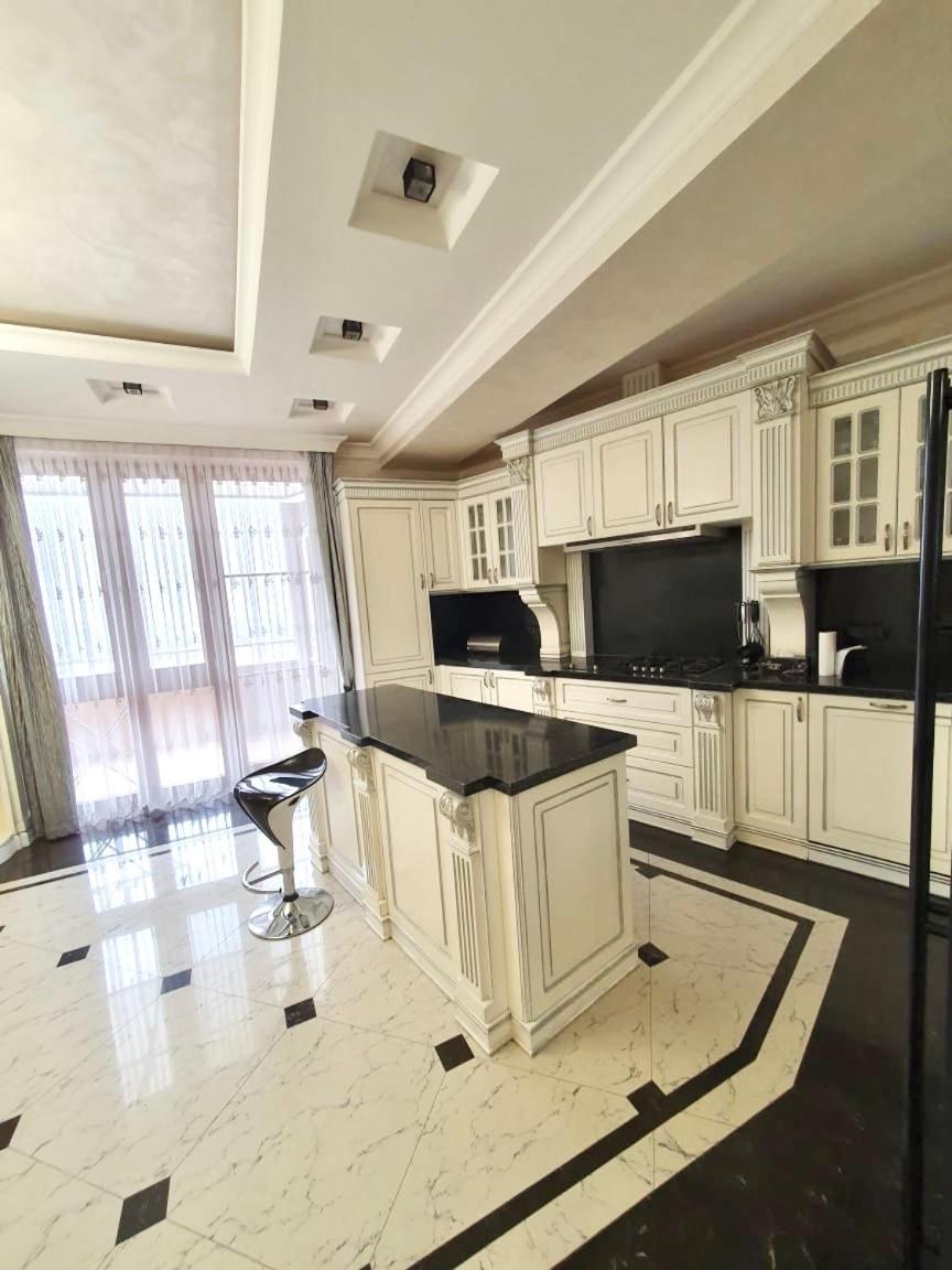 Роскошная Двухуровневая Квартира Luxurious Duplex Apartment Erivan Exterior foto
